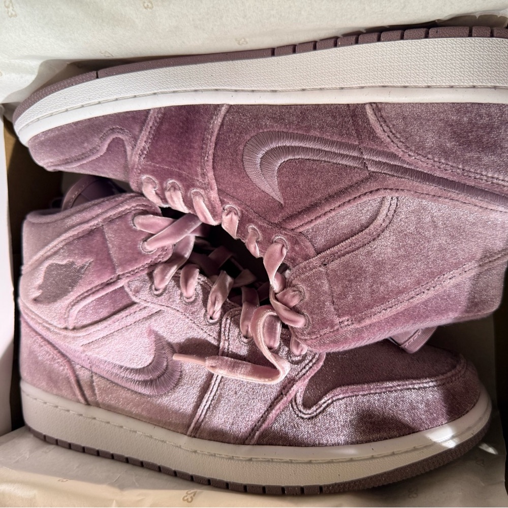 Nike Air Jordan 1 Mid SE - Purple and White